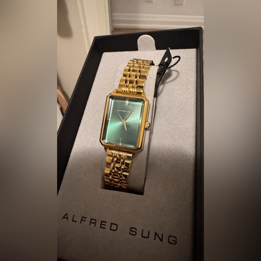 ALFRED SUNG Gold-Tone Bracelet Watch with Green Dial
